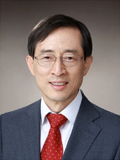 Professor Hee-Moon Kyung