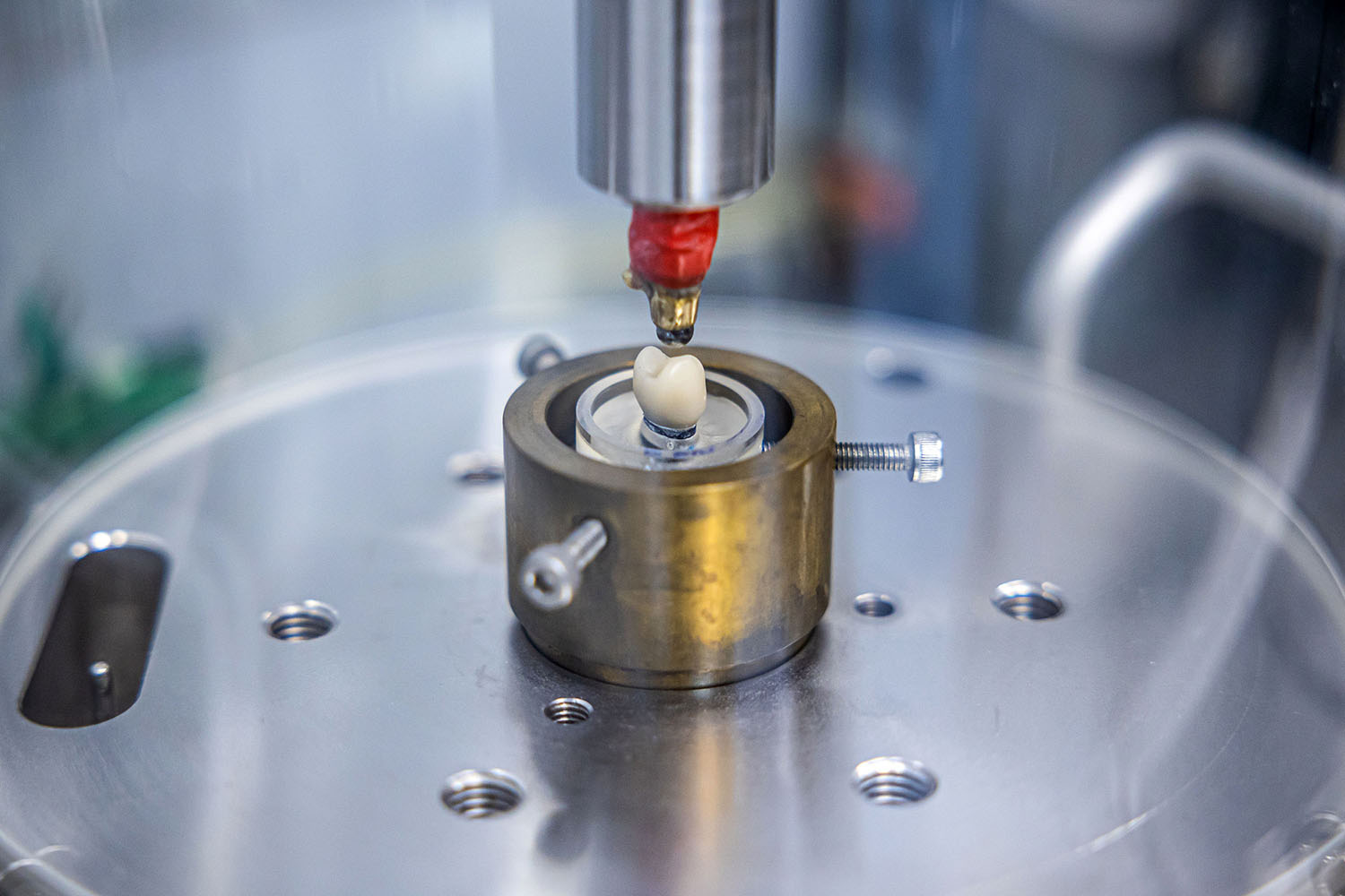 HKU Faculty of Dentistry, Fibre-reinforced composite elliptical frustums - dentine analogue material (substrate) in ceramic crown fatigue test