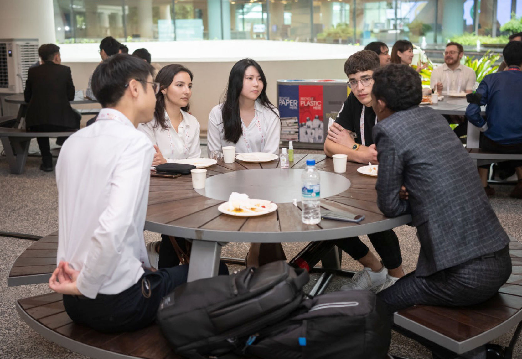 Discussions with other young scientists during the break